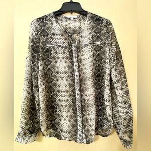 Elegant Animal print design Blouse in Size S ( Oversized)